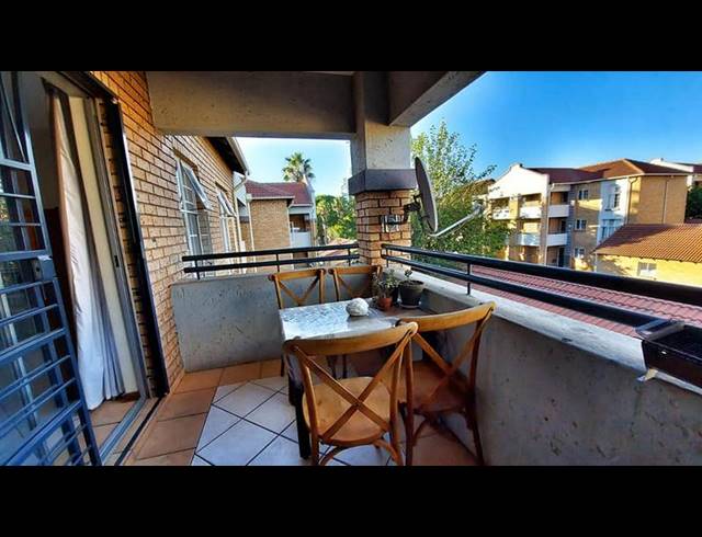 2 BEDROOM APARTMENT FOR SALE IN DIE HOEWES